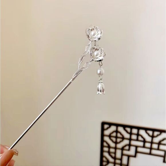 Brand New Silver Flower Pearl Hair Pin - Picture 1 of 6